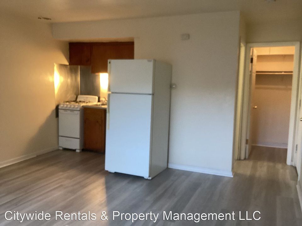 2nd image of 2528 W Wells St #106