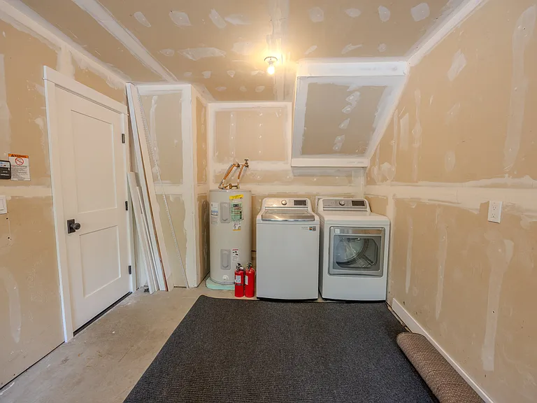 9224 Woodlawn Ave N — Photo 20