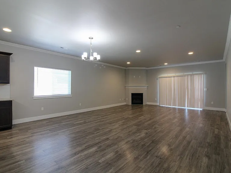 2452 Brodie Ln — Photo 6