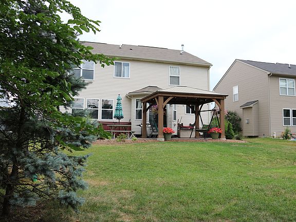 2nd image of 664 Honeysuckle Ln