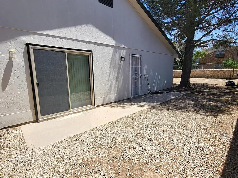 1802 Frank Sinatra Pl — Photo 32