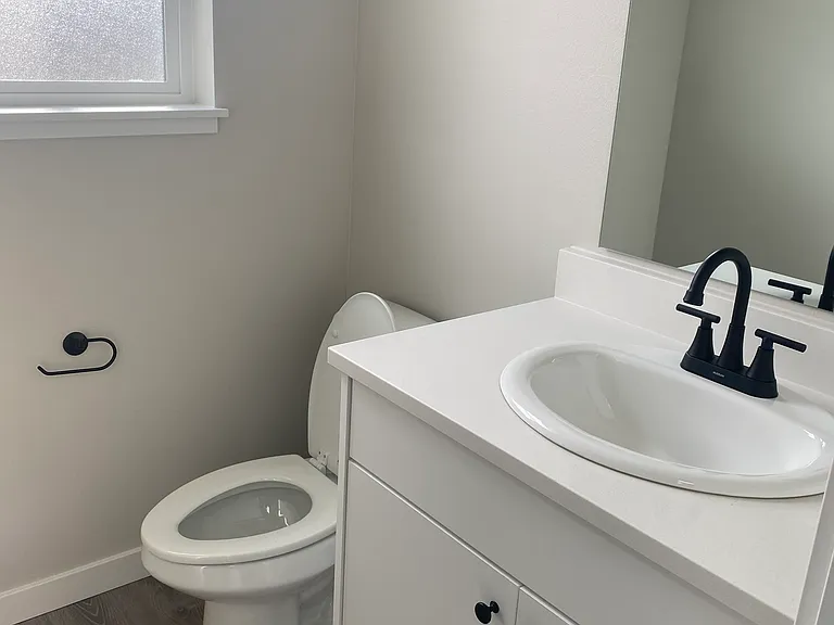 606 Telegraph Rd — Photo 4