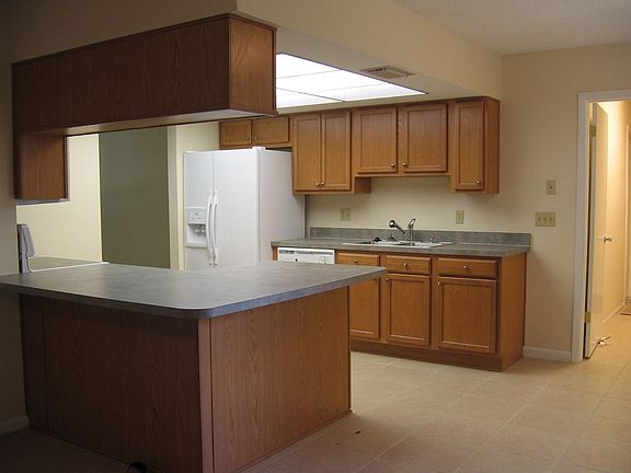 3rd image of 601 Valley Hill Dr
