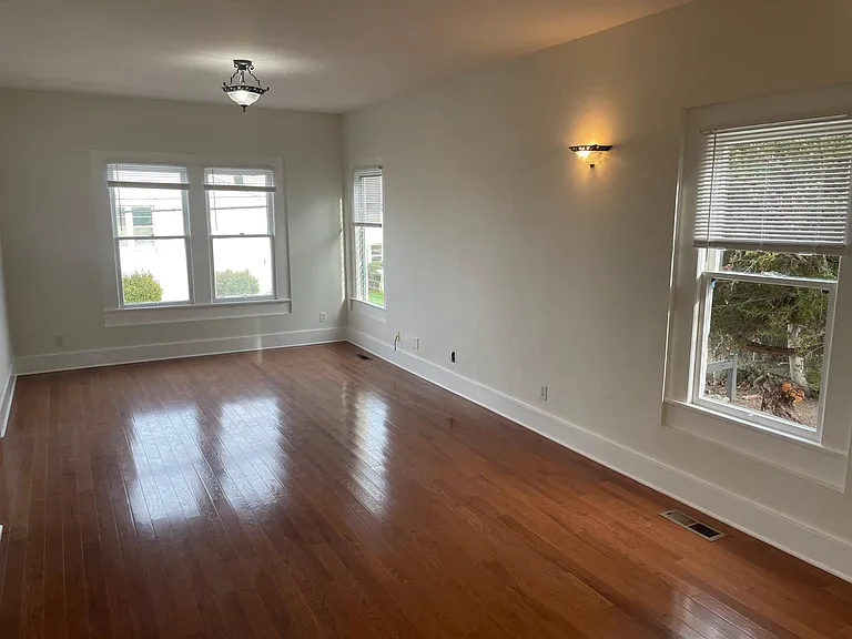 625 Hawthorne St — Photo 9