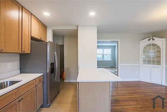1554 Pentwood Rd — Photo 5