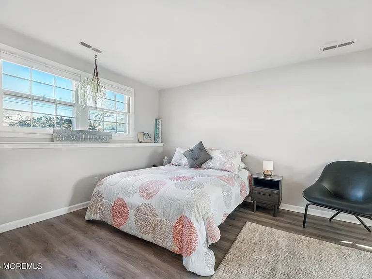 202 Yale Ave — Photo 7