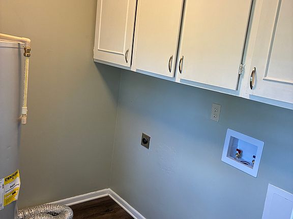 3rd image of 912 Canterbury Dr