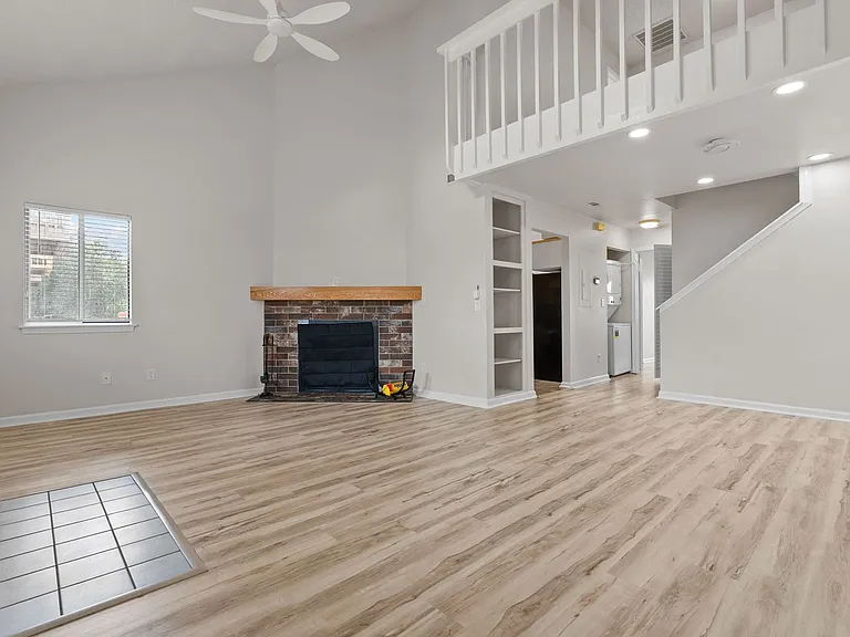 837 Little Bay Ave #3C — Photo 8