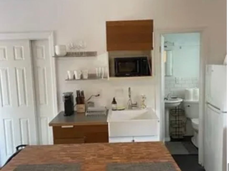2nd image of 1004 W Las Olas Blvd #1