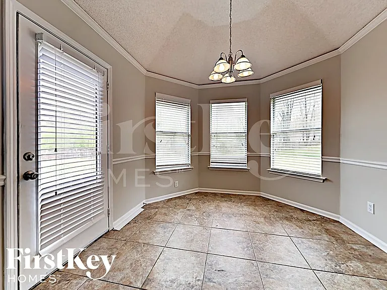 1116 Berkshire Cir — Photo 7