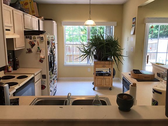 3rd image of 3804 Cromwell Ln