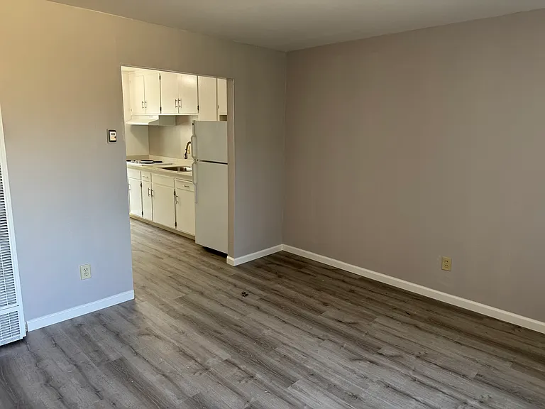 2070 Latham St #1 — Photo 2