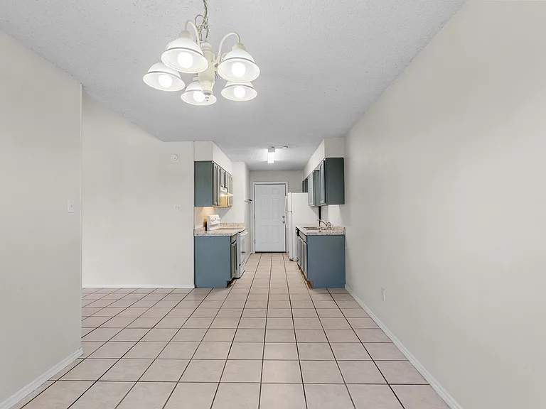 1629 Gordon St — Photo 8