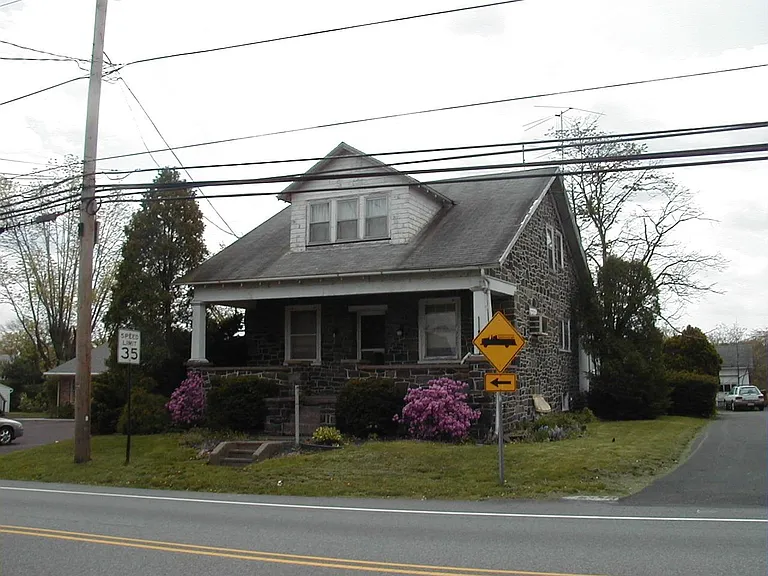 406 Main St — Photo 2