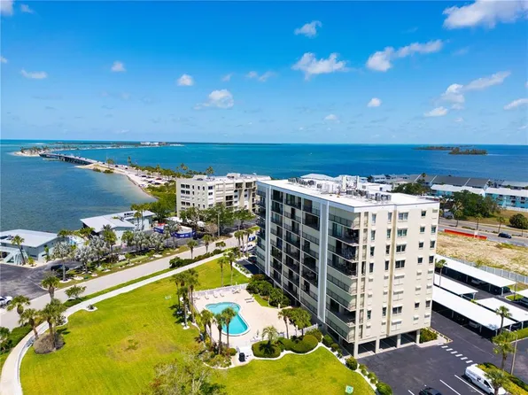 2530 Gary Cir APT 301, Dunedin, FL 34698