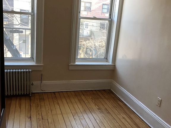 3rd image of 2328 28th Ave APT 3R