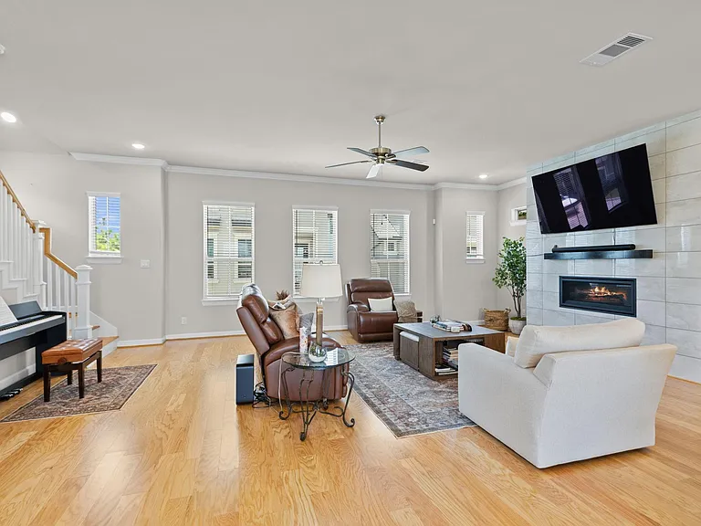 4004 Centre Meadow Way — Photo 10