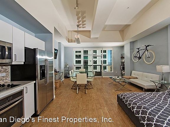 4th image of 350 W Ash St Unit 906