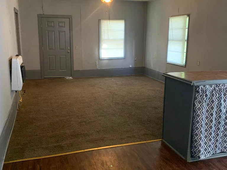 504 1/2 E Khoury Ln — Photo 3