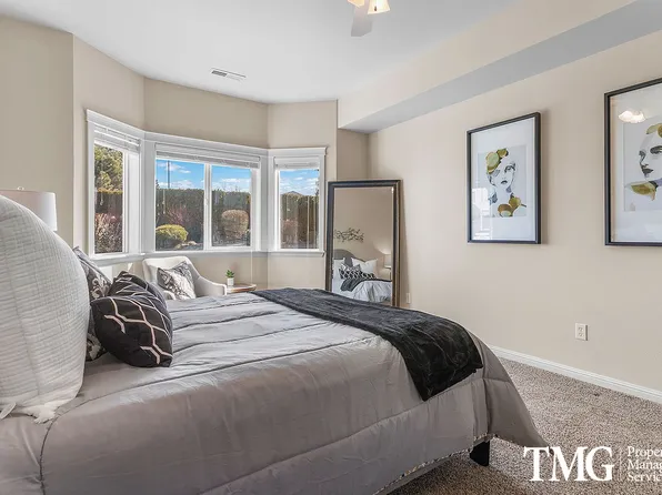 Seasons on 4th Avenue