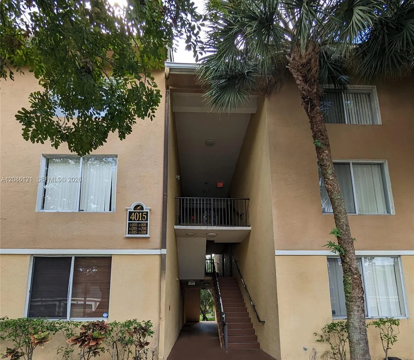 Windward Lakes Condo — Photo 1