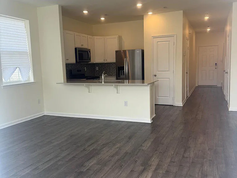 324 Mazzeo Dr — Photo 4
