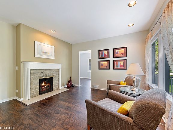 3rd image of 922 S Dunton Ave