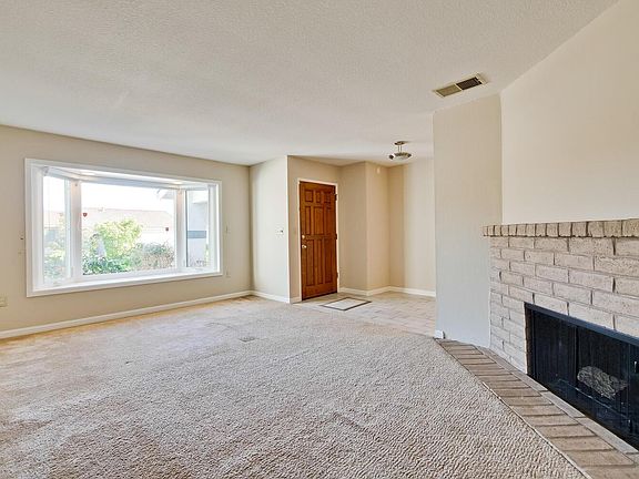 2nd image of 822 Sunnypark Ct