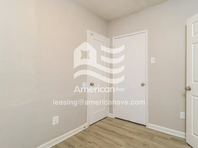 1049778_012_wm_-_bedroom_13388138.jpg