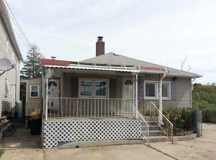 6 Walnut Rd, Inwood, NY 11096