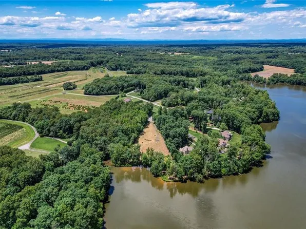 245 Lakeshore Dr #5, Reidsville, NC 27320