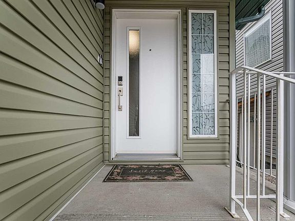 4th image of 31 E Saddleback Way NE