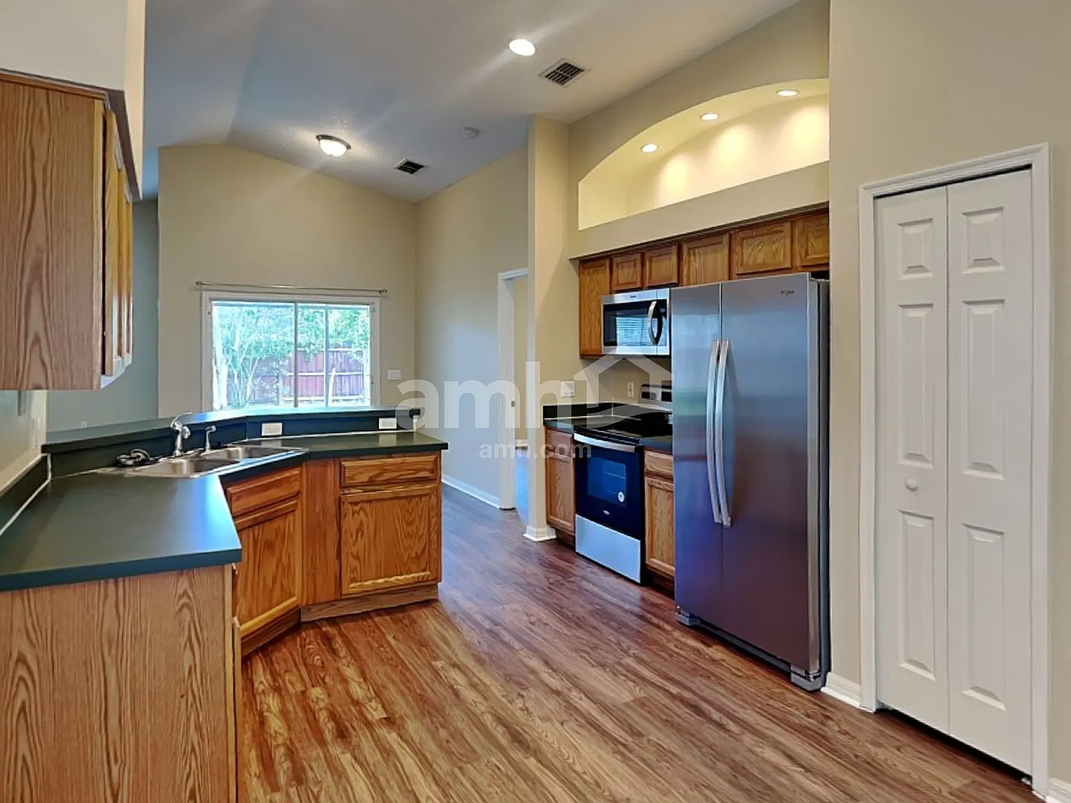 3 bed, 2.0 bath, 1498 sqft, $2,455 — Photo 3