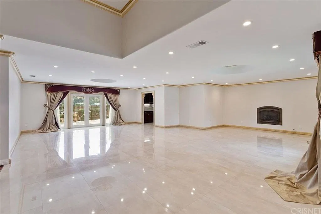 4 bed, 5.0 bath, 3317 sqft, $9,000 — Photo 3