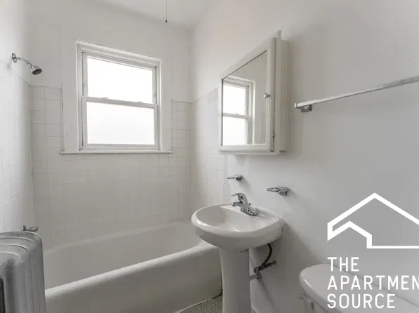 4836 W Addison St #2, Chicago, IL 60641