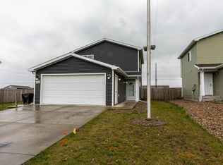 2960 Finley St, Lincoln, ND 58504