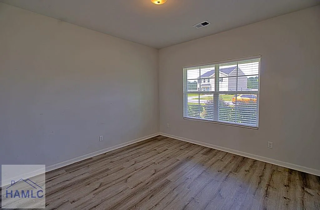 4 bed, 2.5 bath, 2060 sqft, $2,300 — Photo 4