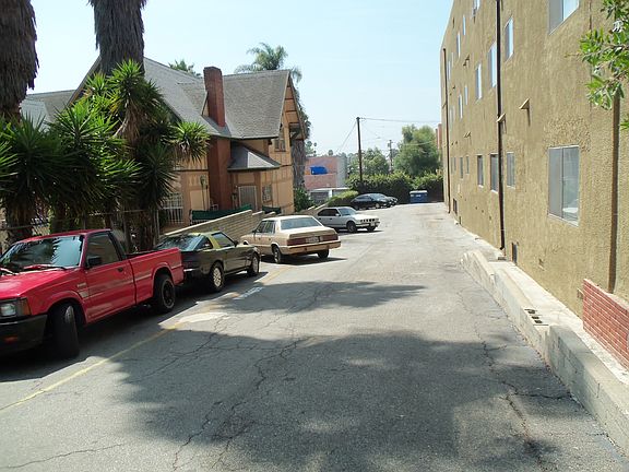 3rd image of 1920 W 25th St APT 102