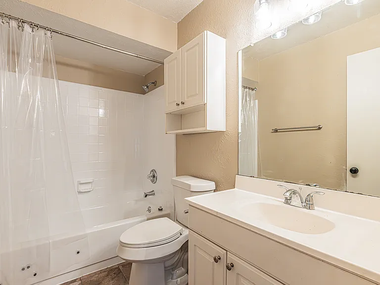 5203 Sutton Ct — Photo 27