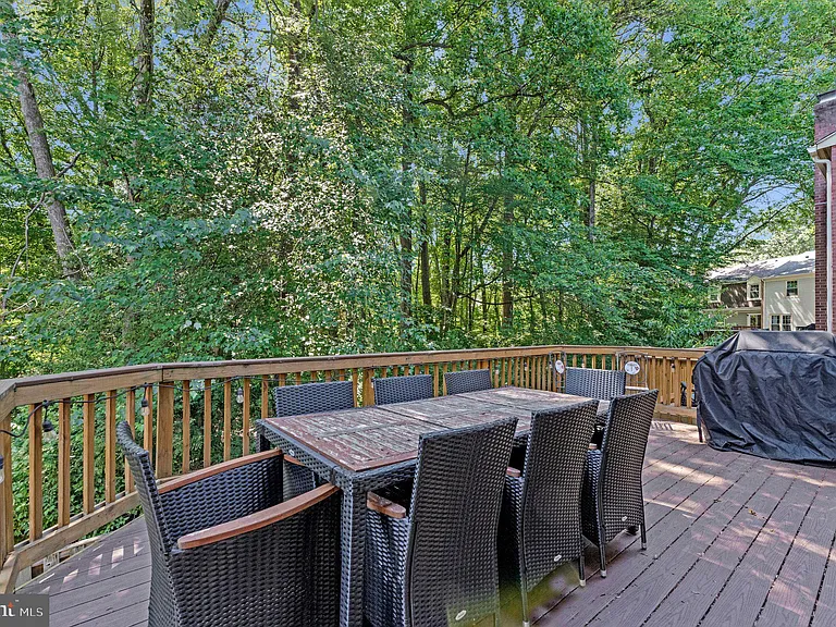 9607 Masterworks Dr — Photo 24