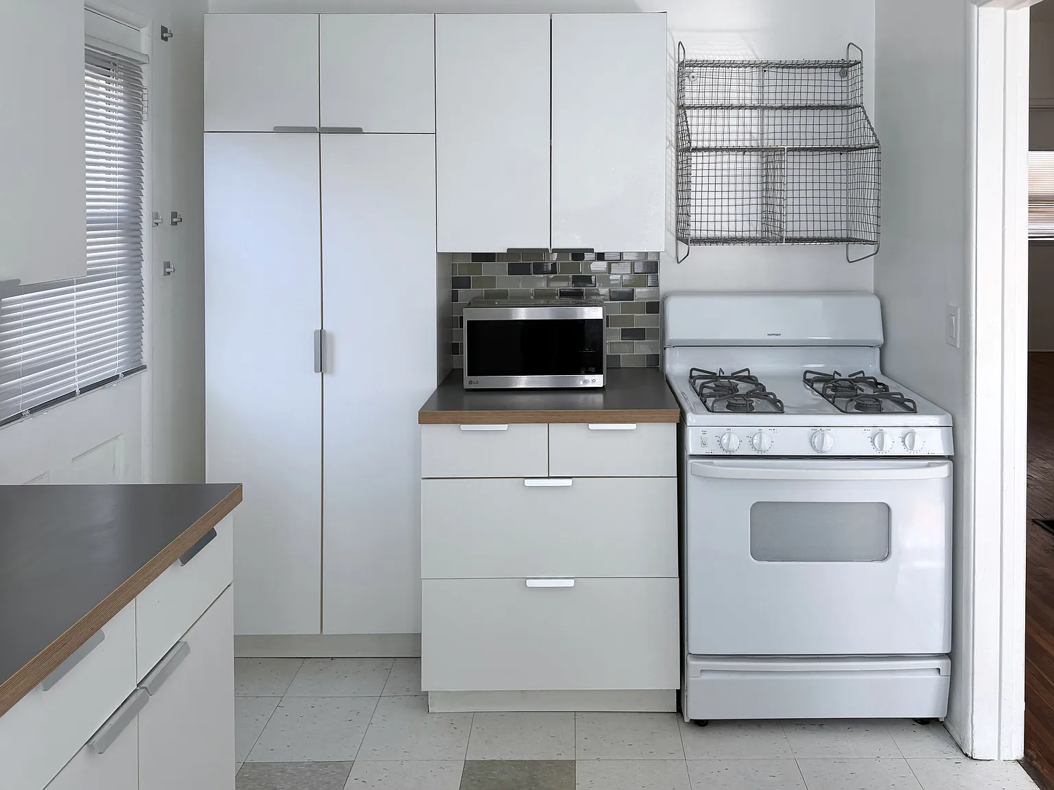 2 bed, $3,000 — Photo 4