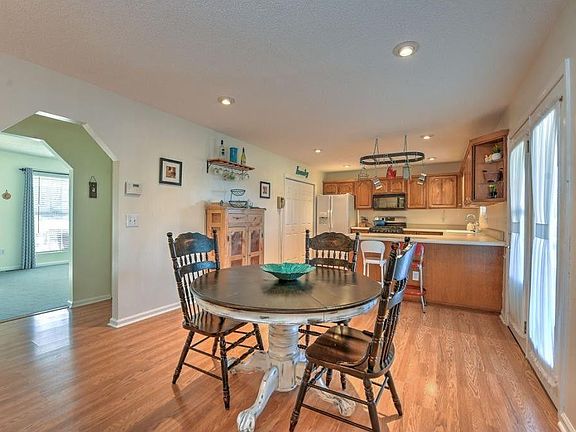 4th image of 208 Elmwood Ave