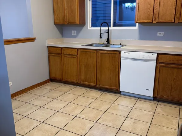 871 Symphony Dr, Aurora, IL 60504