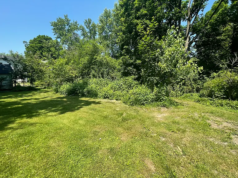 212 Mannion Ave — Photo 13