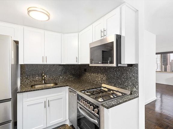 5th image of 401 E 86th St APT 20M