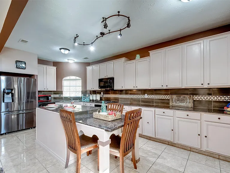 731 Annies Way — Photo 8