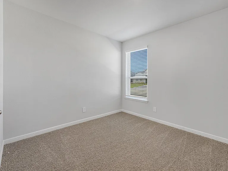 106 Daffodil Ln — Photo 10