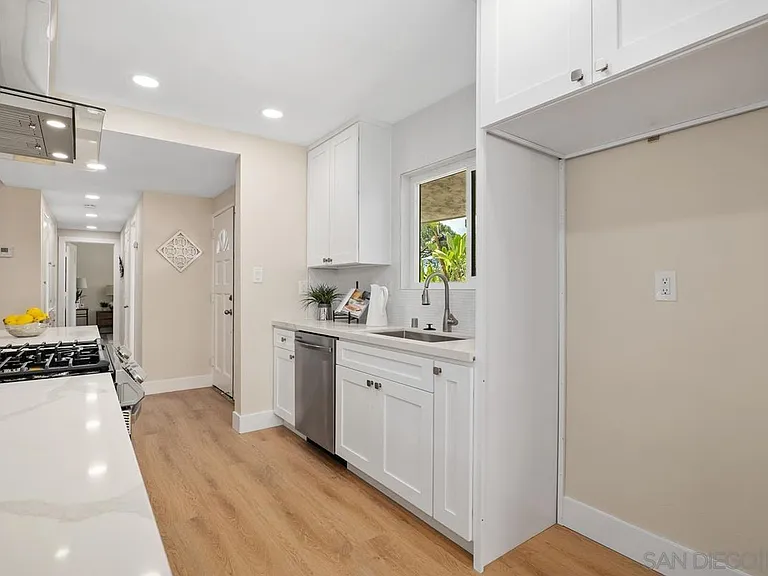 5051 Lenore Dr — Photo 9