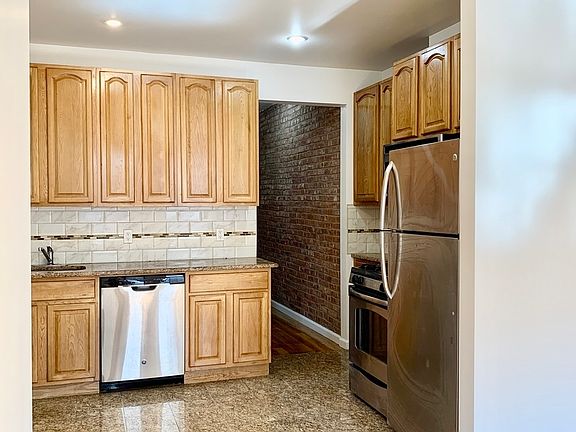 4th image of 650 Manhattan Ave #10A