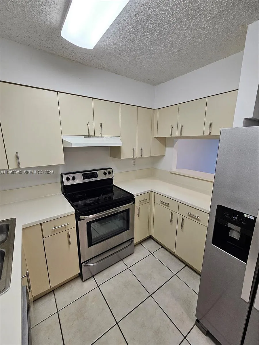 Building Photo - 14951 SW 82nd Ln #17-504